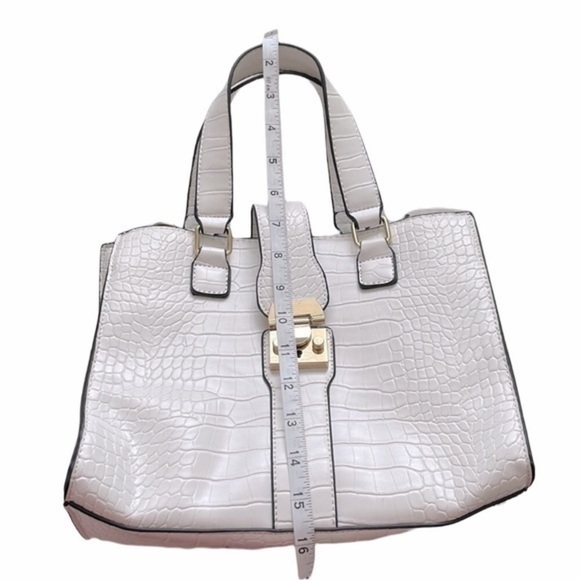 JustFab Weekend In Venice Satchel - Picture 15 of 15